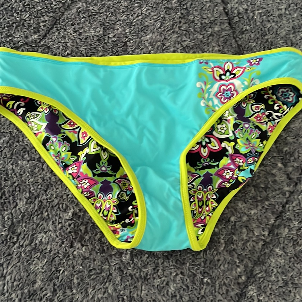 Bathing suit bottom L - Picture 2 of 4